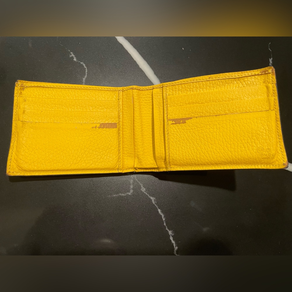 Used - Gucci Men Wallet - black with yellow interior